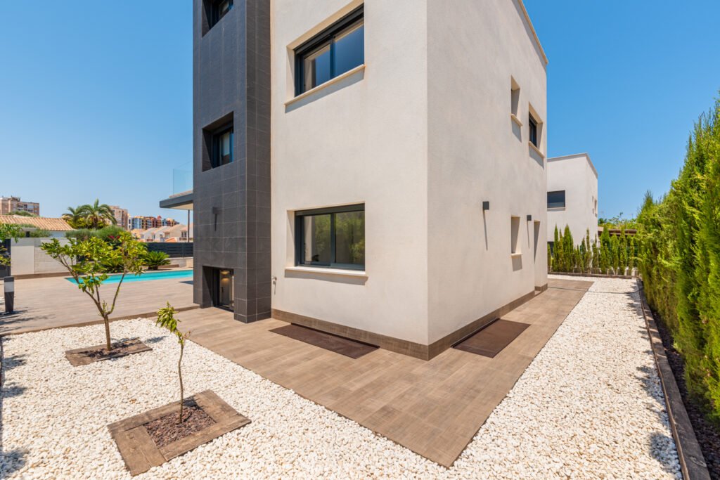 4-bedroom detached villa in Playa Paraiso — 4