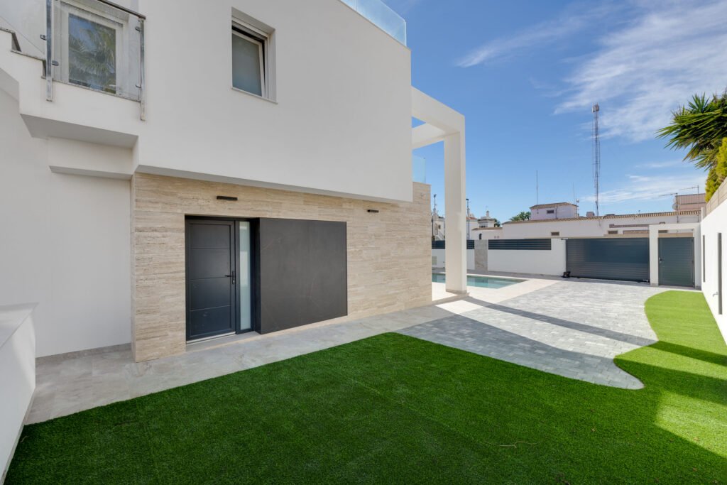 4-bedroom detached villa in Torrevieja — 30