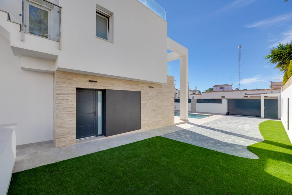 4-bedroom detached villa in Torrevieja — 22