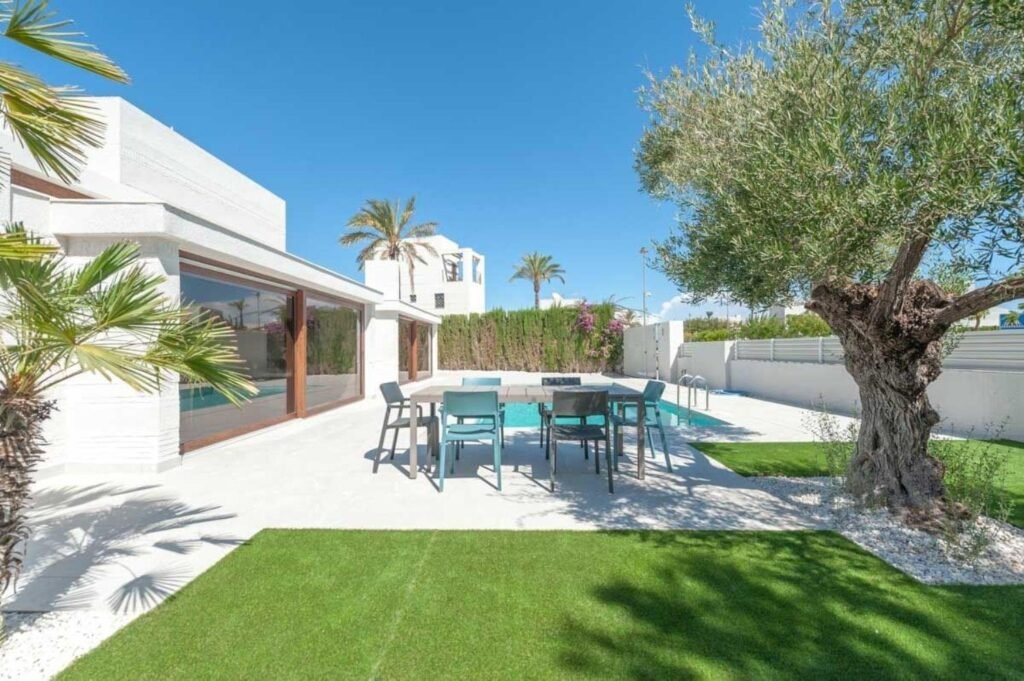 4-bedroom detached villa in Peraleja Golf