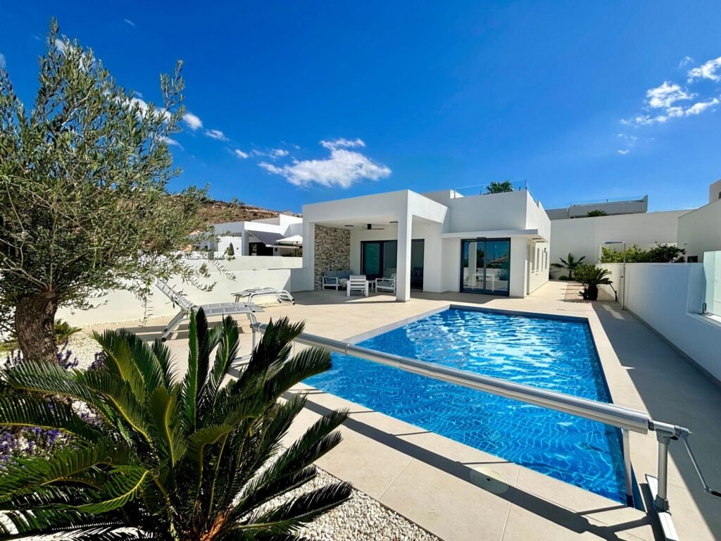 3-bedroom detached villa in Rojales — 2