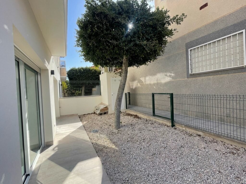 3-bedroom ground-floor apartment in Torrevieja — 41