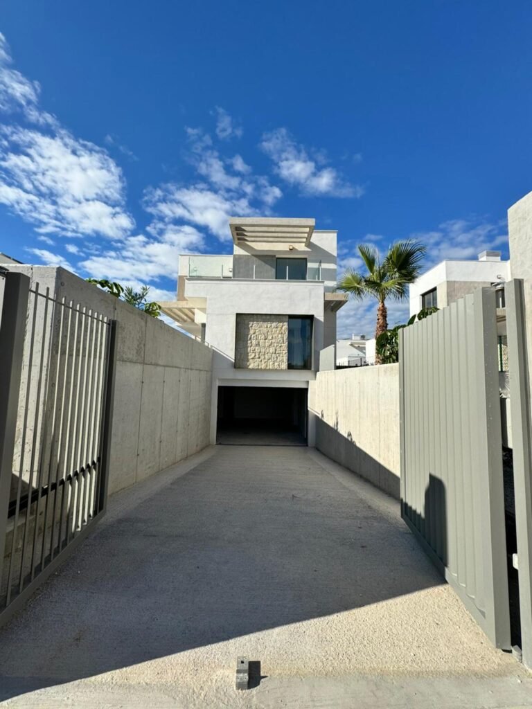 4-bedroom detached villa in Finestrat — 26