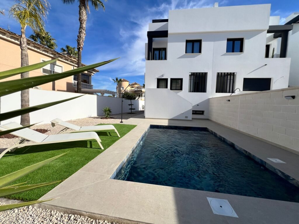 3-bedroom terraced house in Benferri — 4