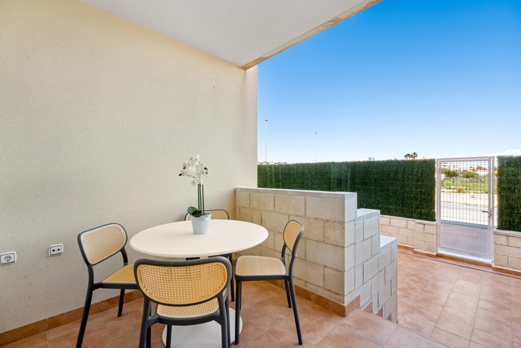 2-bedroom apartment in Orihuela Costa — 25