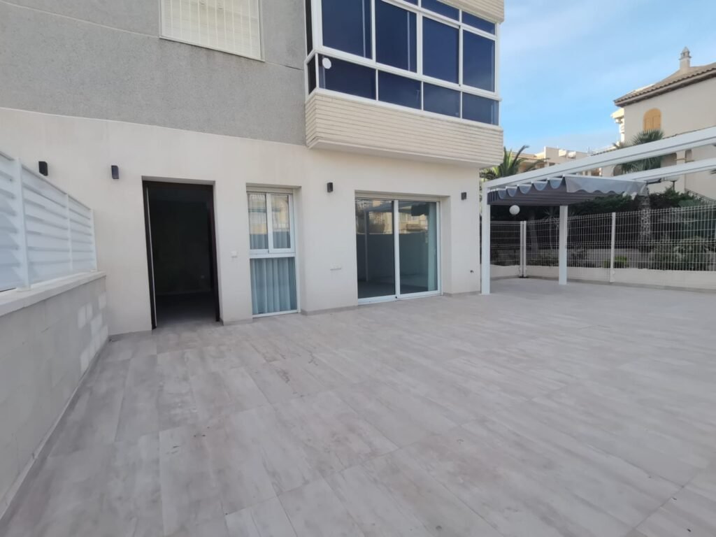 3-bedroom ground-floor apartment in Torrevieja — 12
