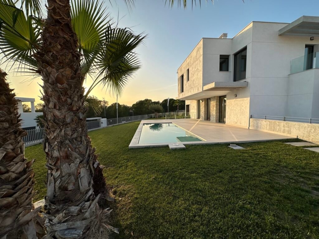 4-bedroom detached villa in Finestrat — 32