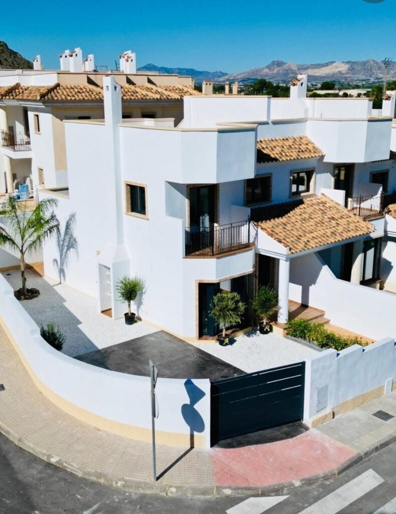 3-bedroom terraced house in Cox — 29