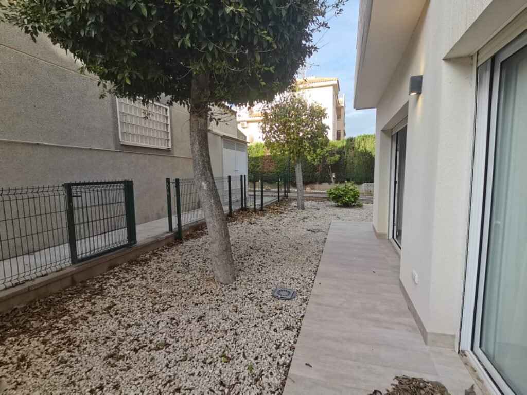 3-bedroom ground-floor apartment in Torrevieja — 20