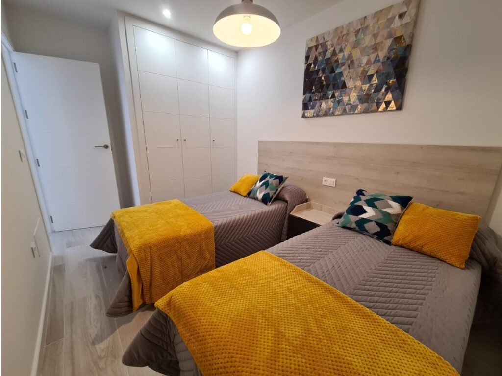 3-bedroom terraced house in Avileses — 8