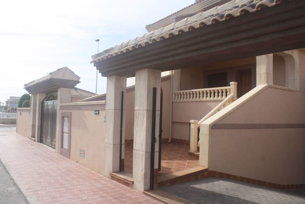 2-bedroom semi-detached villa in Torrevieja