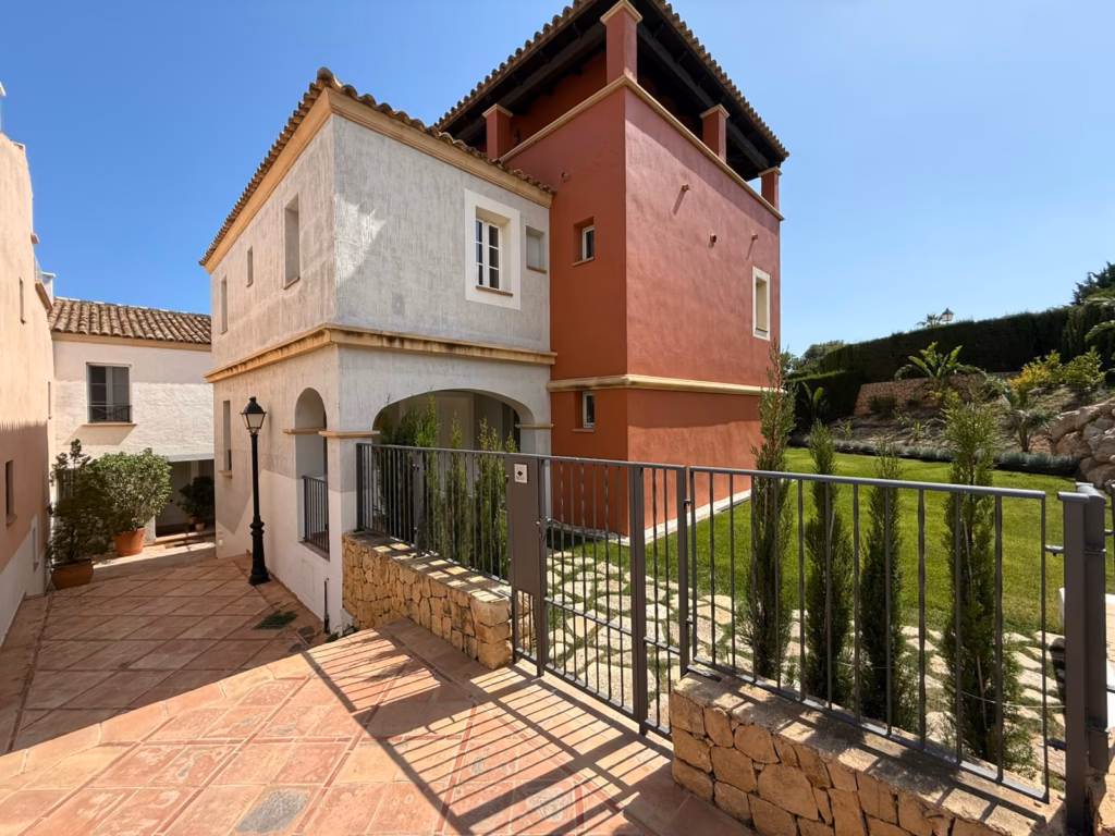 5-bedroom terraced house in Golf Badia